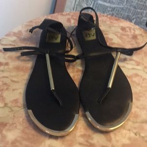 Dv t strap black and gold sandals